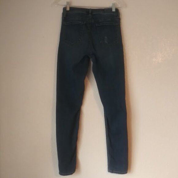 Distressed women's size 5 Jeans - Picture 4 of 15